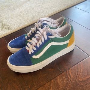 Yacht club vans